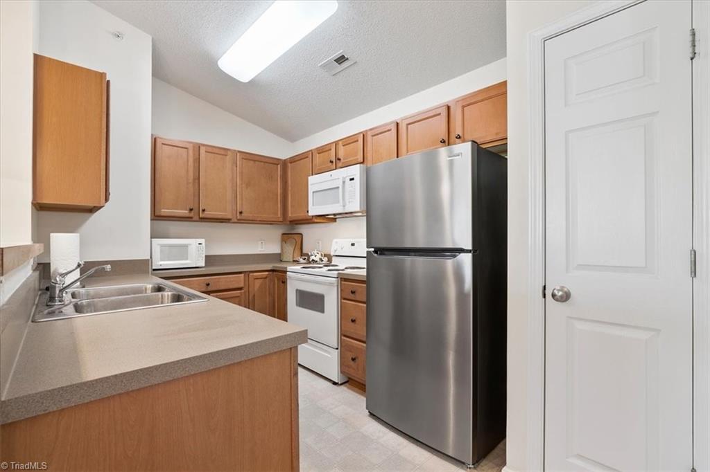 2600 Pennoak Way # M Property Photo 13