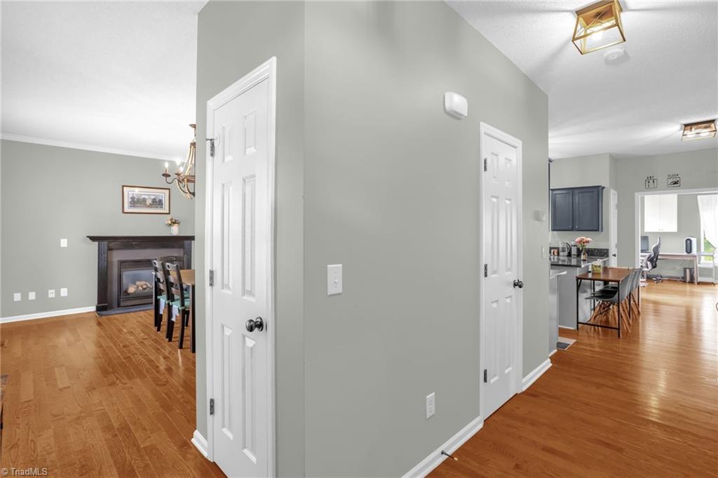3391 Valley Crossing Drive Property Photo 5