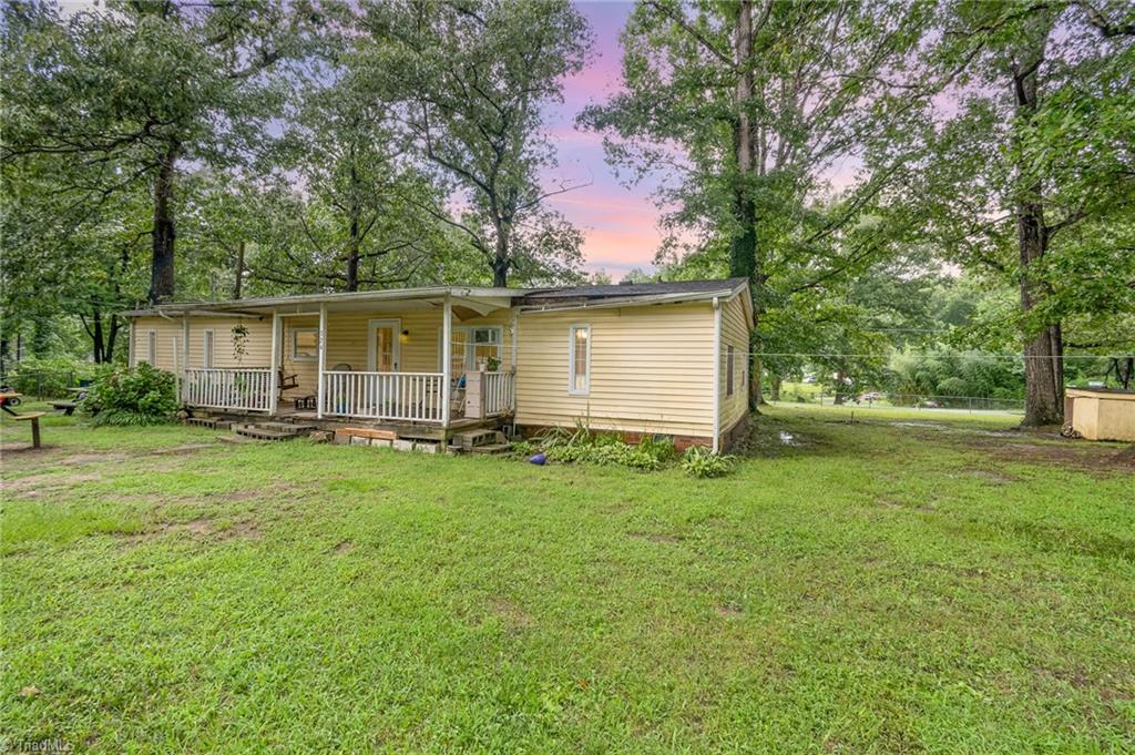 324 Colonial Loop Property Photo 1