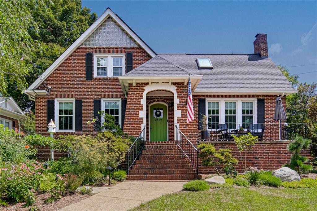 2418 Lyndhurst Avenue Property Photo 1