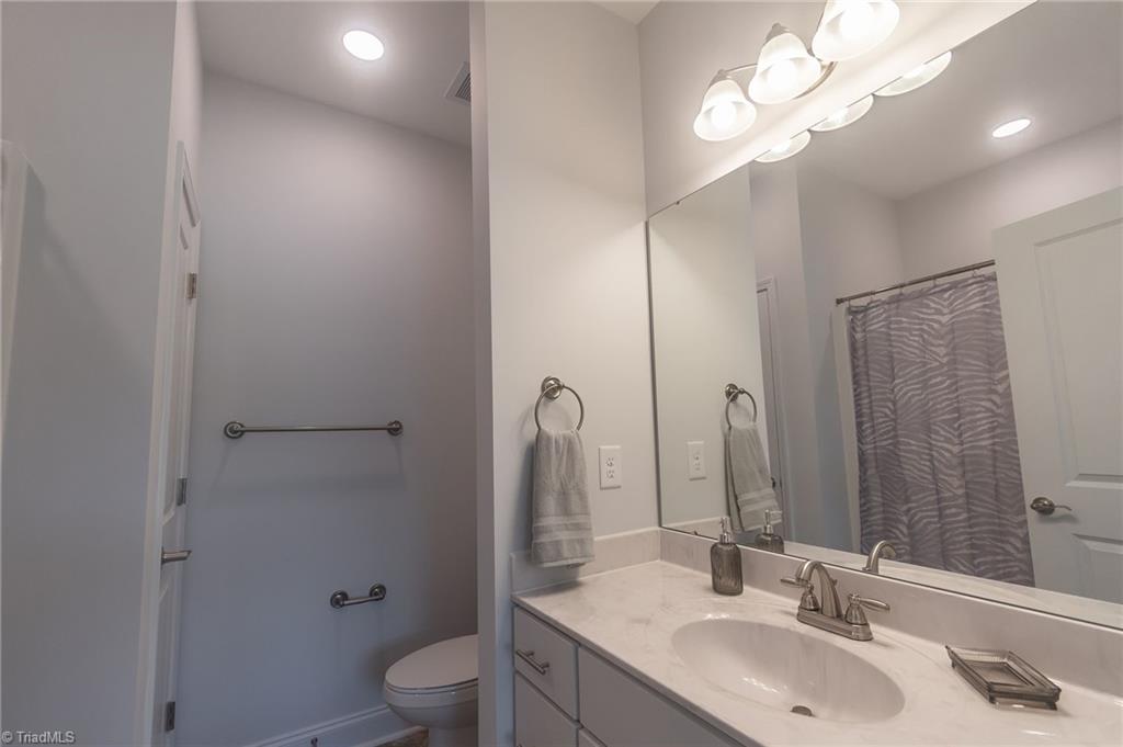 605 Property Photo 11