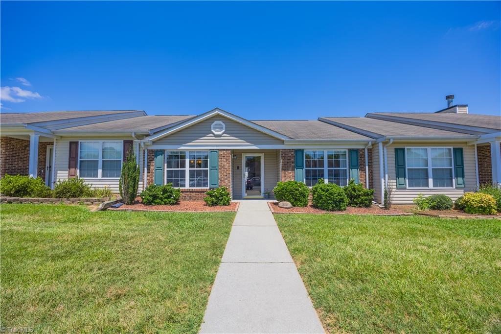 105 Oakmont Circle Property Photo 1