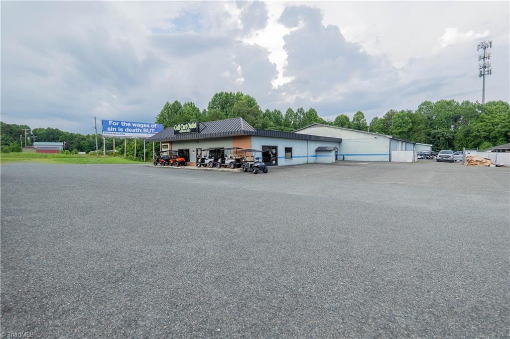 1316 Andy Griffith Parkway Property Photo 4