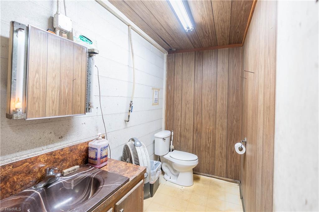 1316 Andy Griffith Parkway Property Photo 28