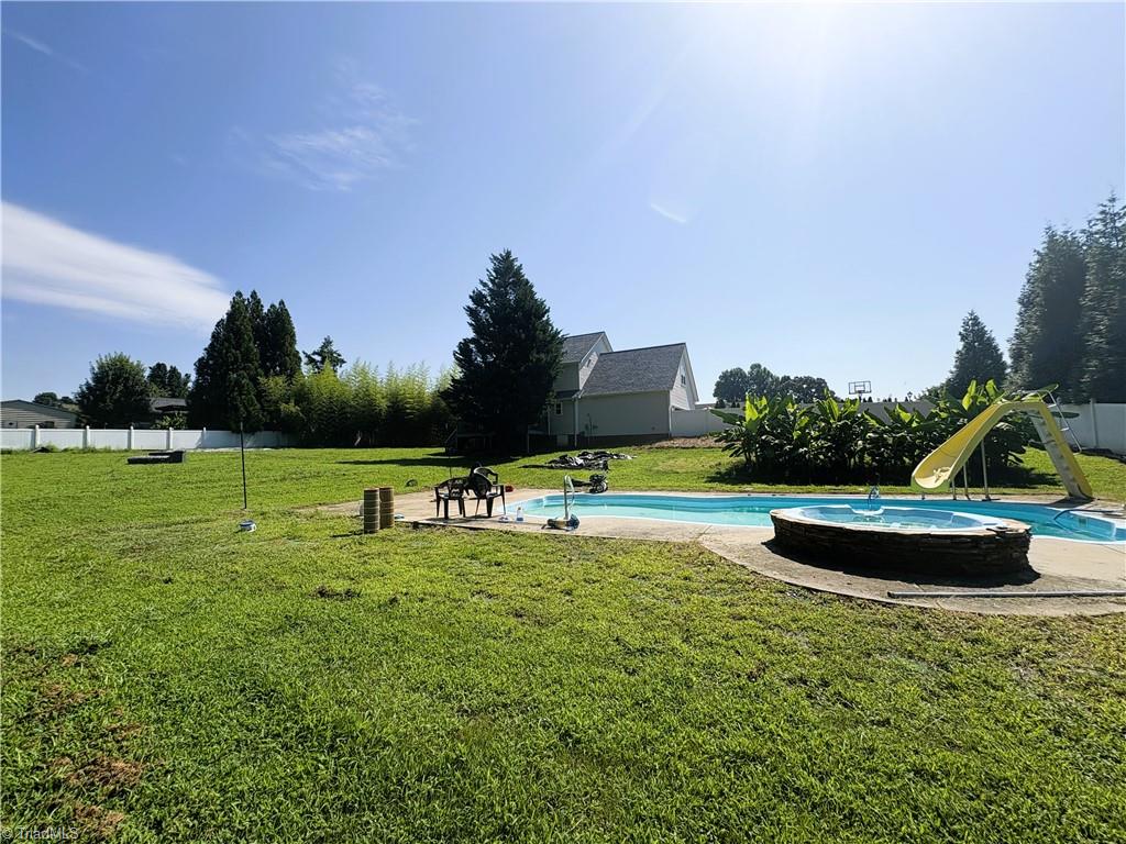 8463 Hunting Court Property Photo 3