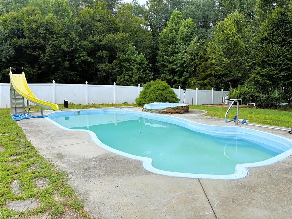 8463 Hunting Court Property Photo 5