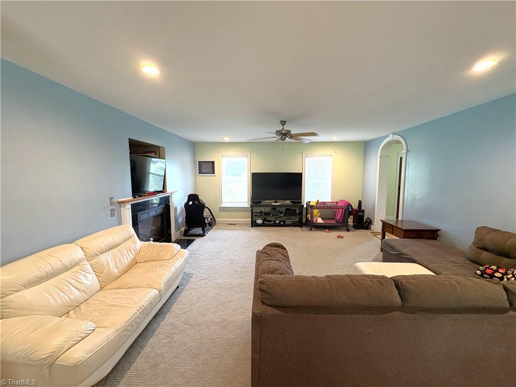 8463 Hunting Court Property Photo 9