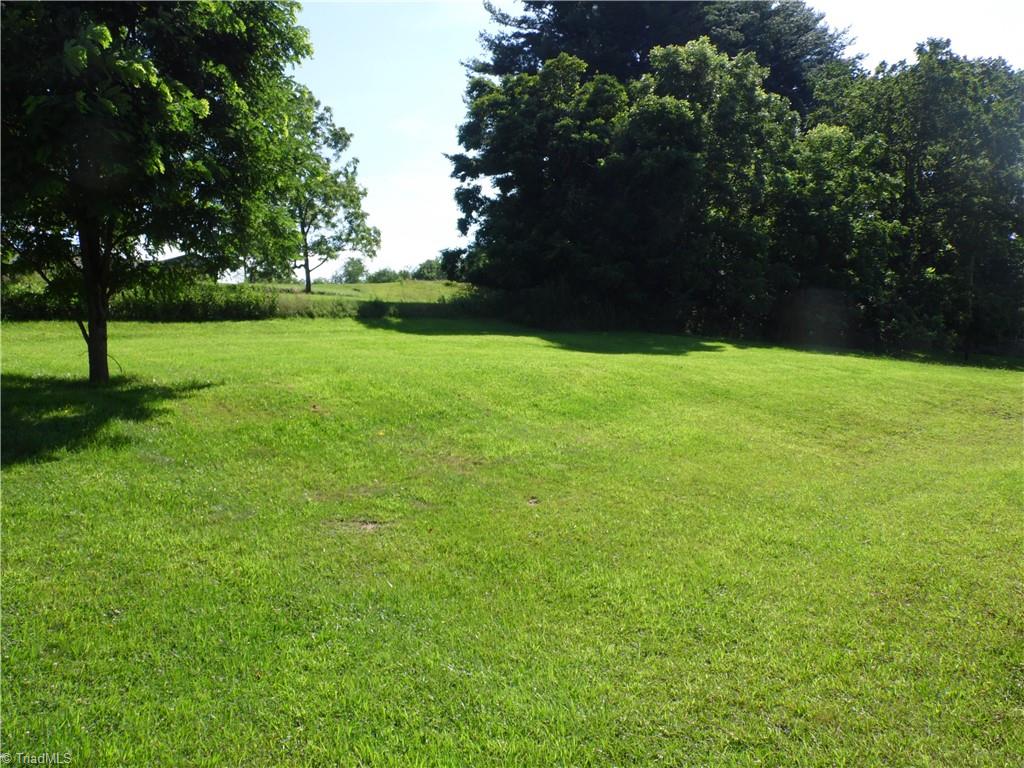 569 N Sparta Parkway Property Photo 4