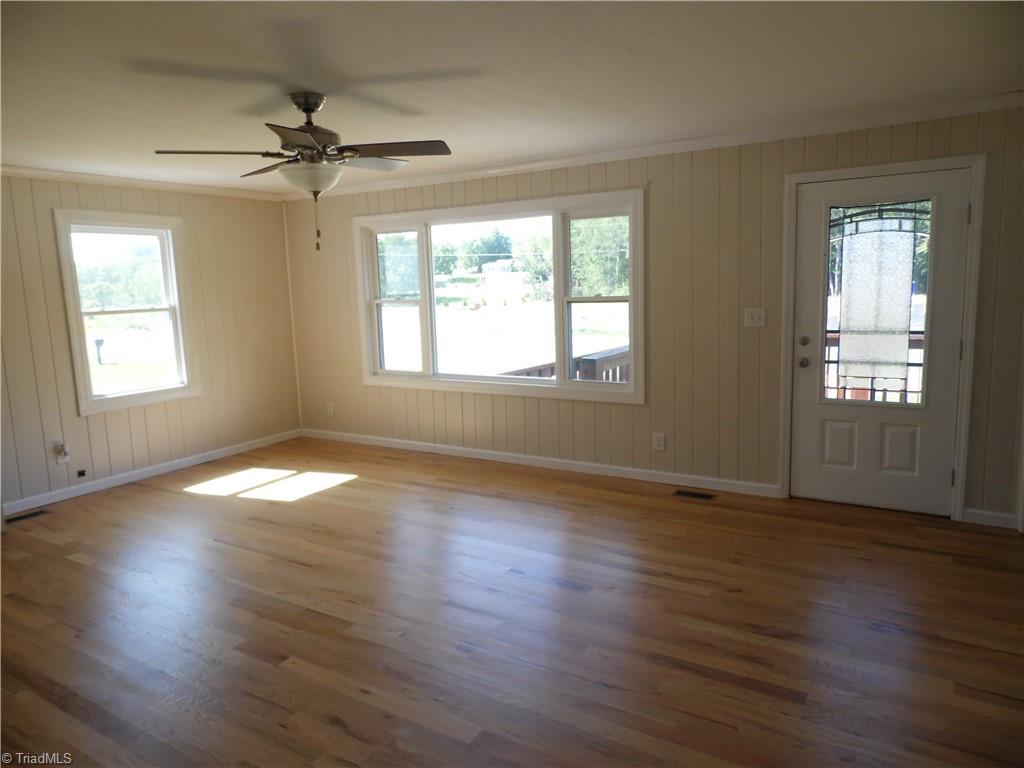 569 N Sparta Parkway Property Photo 9