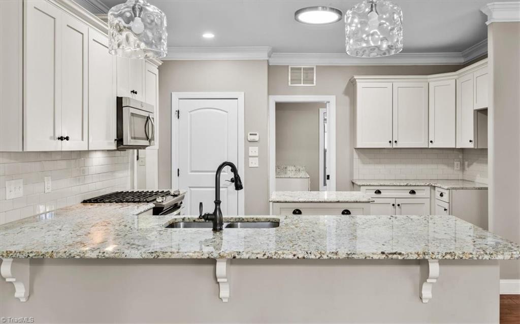 4006 Steeplegate Drive Property Photo 14