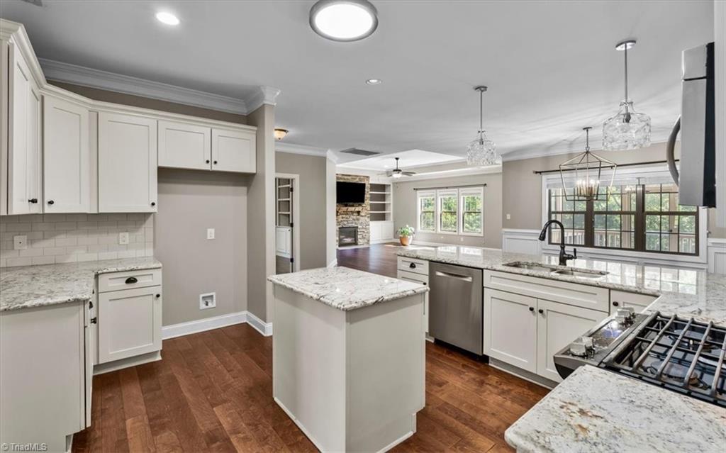 4006 Steeplegate Drive Property Photo 18