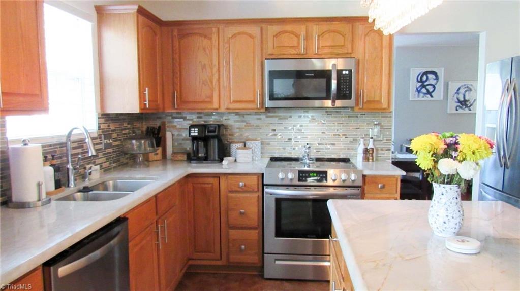 2400 Lannigan Drive Property Photo 10