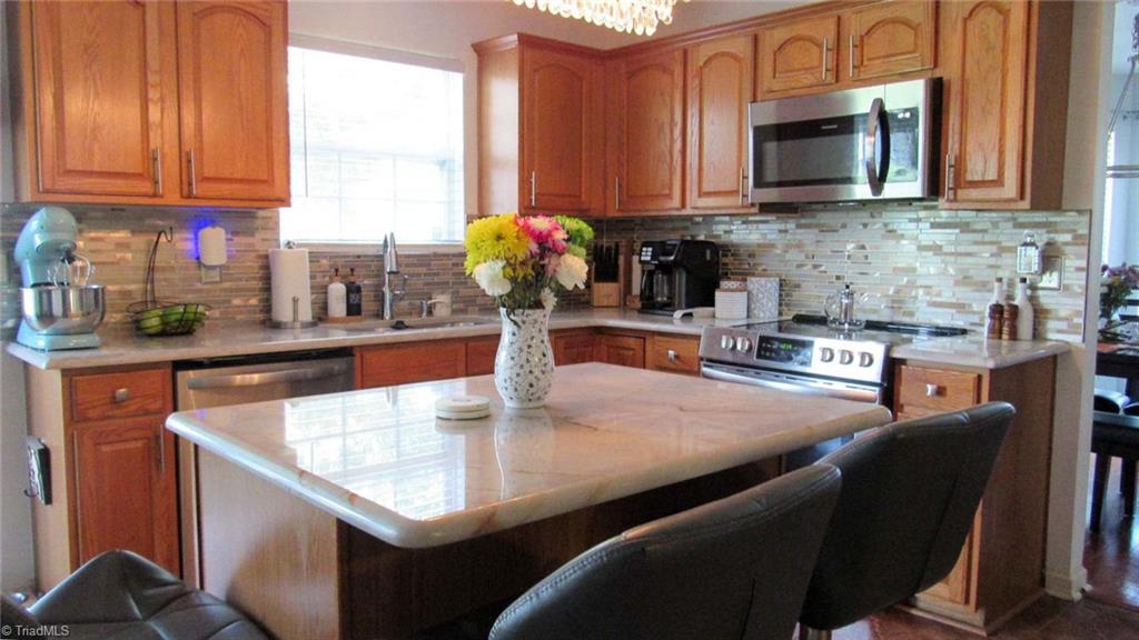 2400 Lannigan Drive Property Photo 12