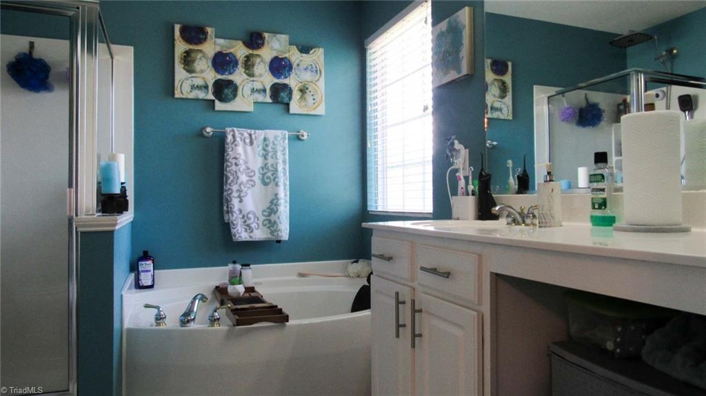 2400 Lannigan Drive Property Photo 28