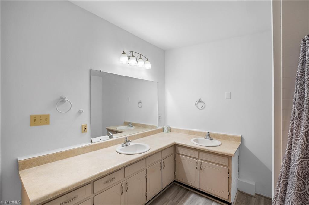 701 Locust Place Property Photo 16