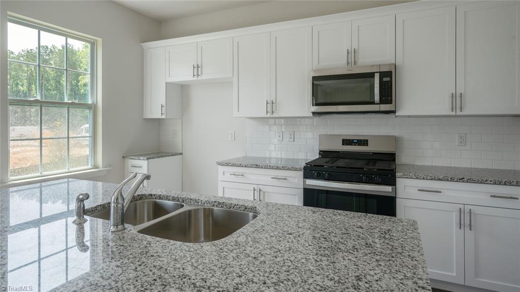 381 Falcon Lane Property Photo 9
