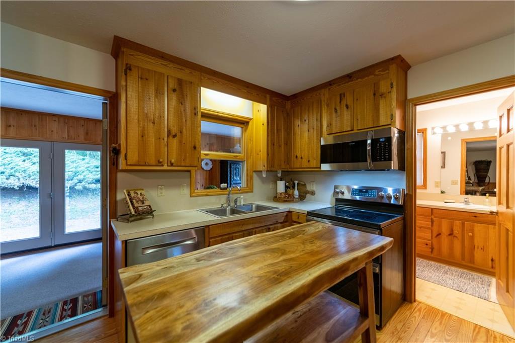 2161 River Bend Road Property Photo 10