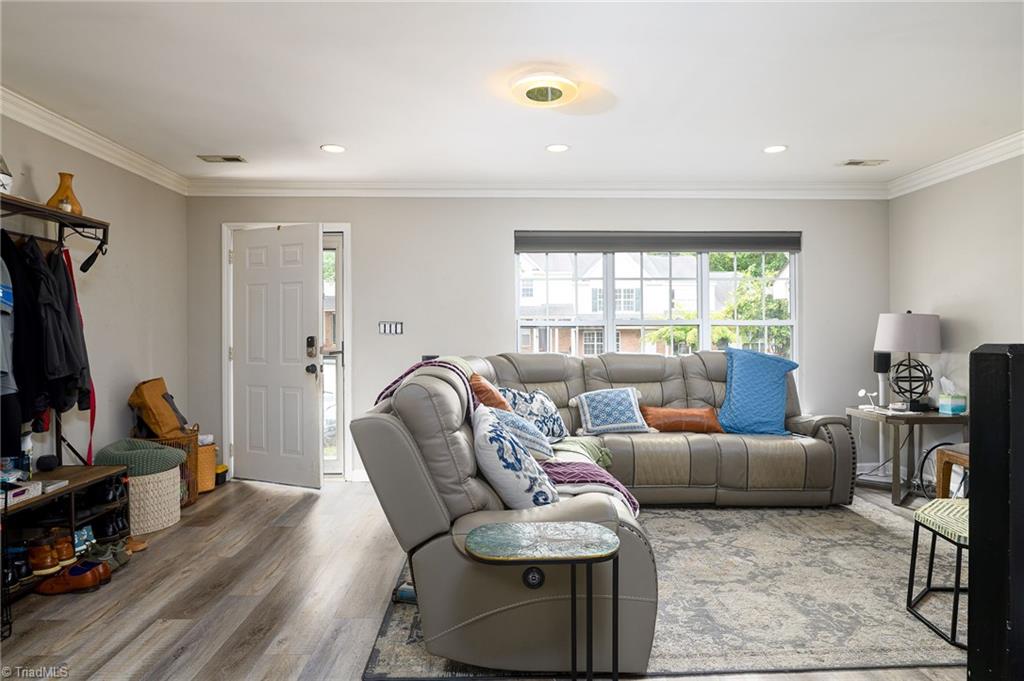 3781 Winborne Lane Property Photo 4