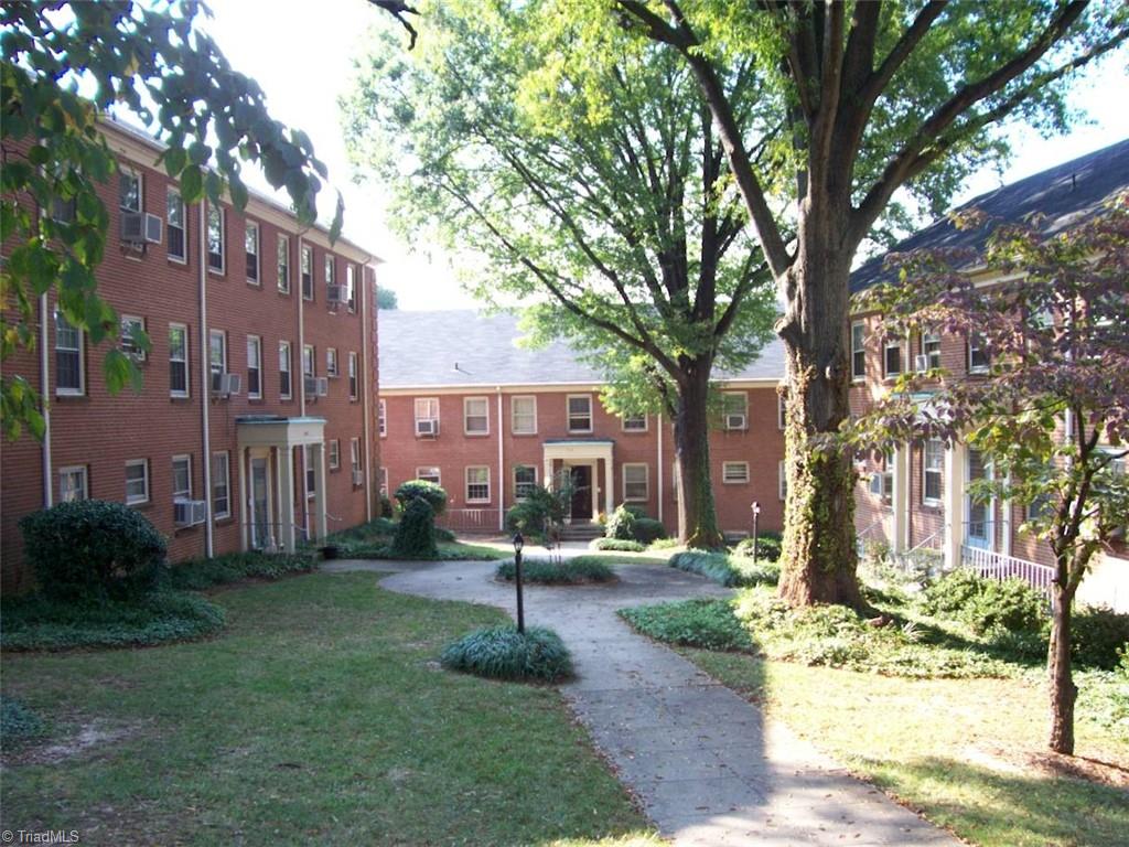 805 West End Boulevard Property Photo 1
