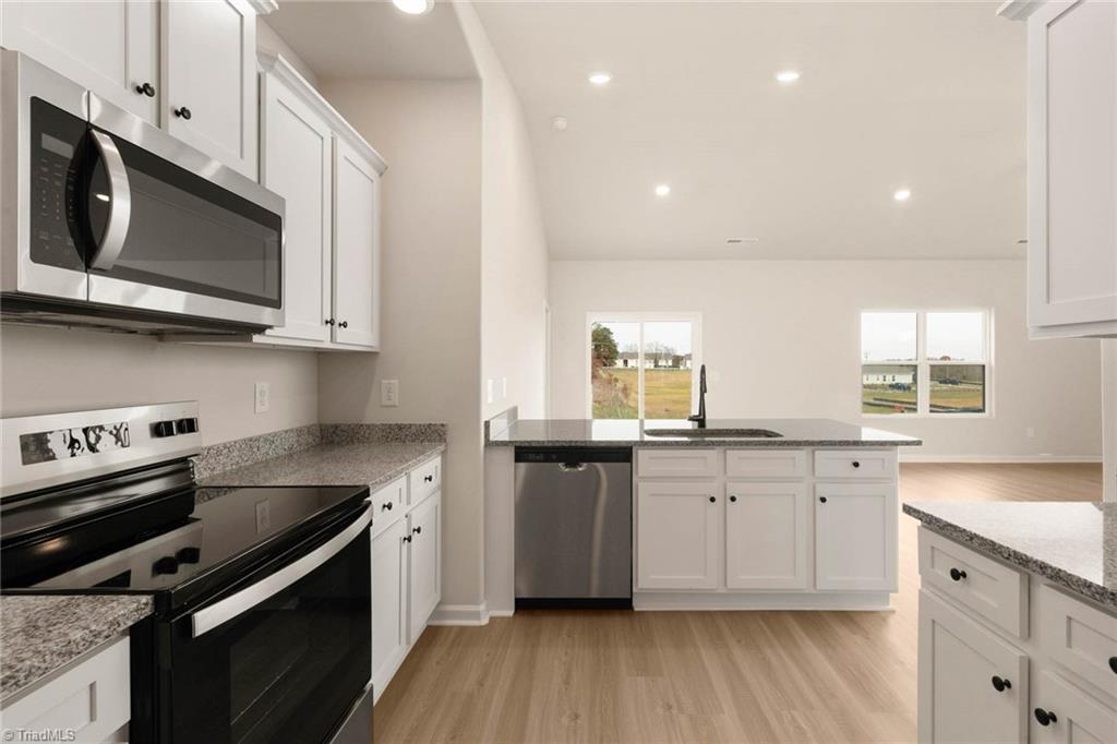 248 Macintosh Drive Property Photo 9