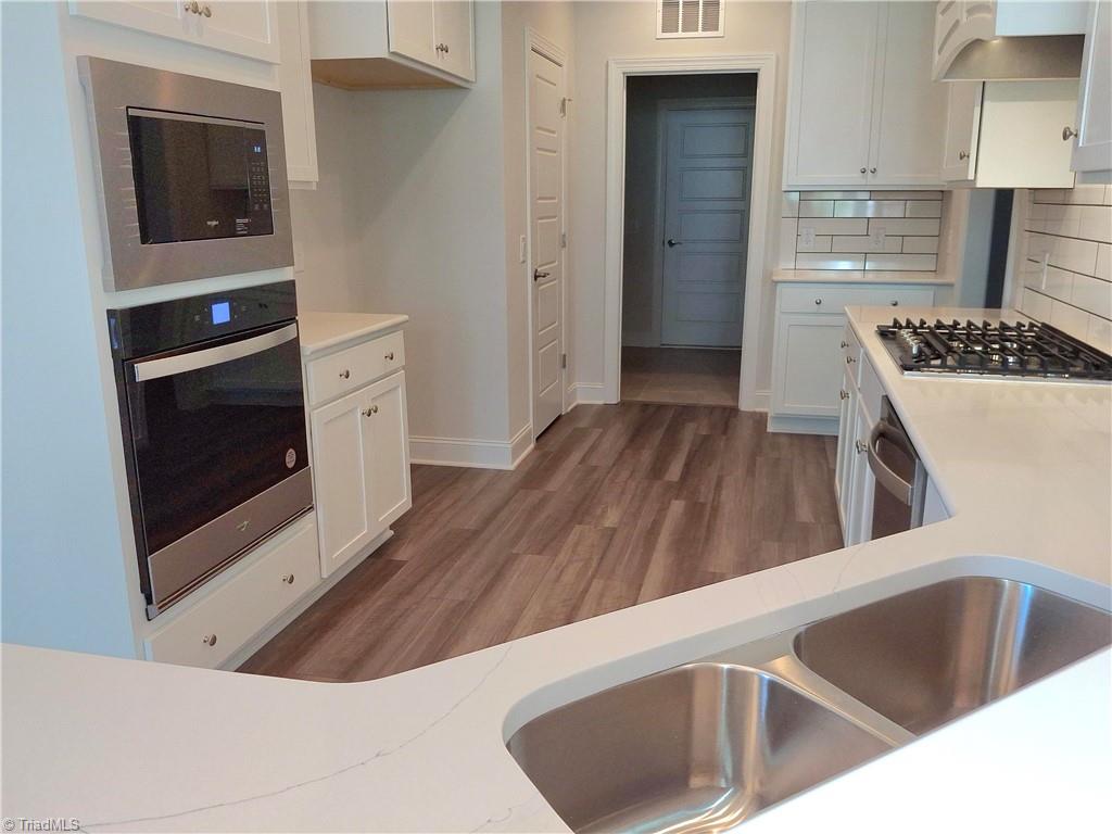 1092 Tulloch Court Property Photo 4