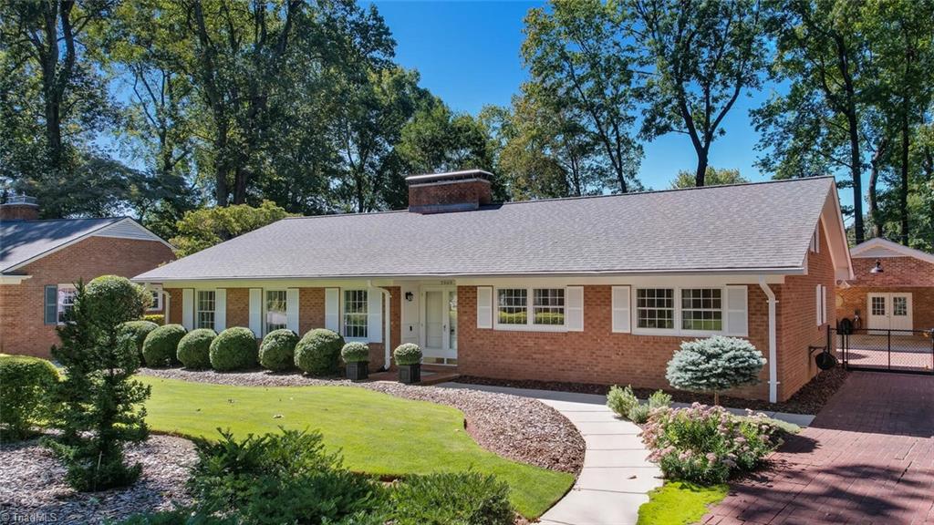 2909 Northampton Drive Property Photo 1