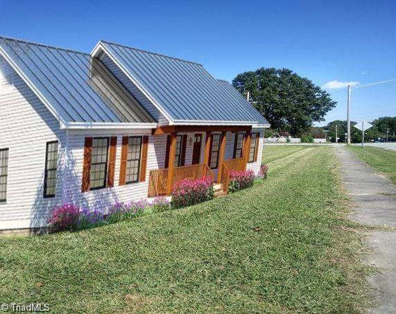 1528 Graves Avenue Property Photo 2