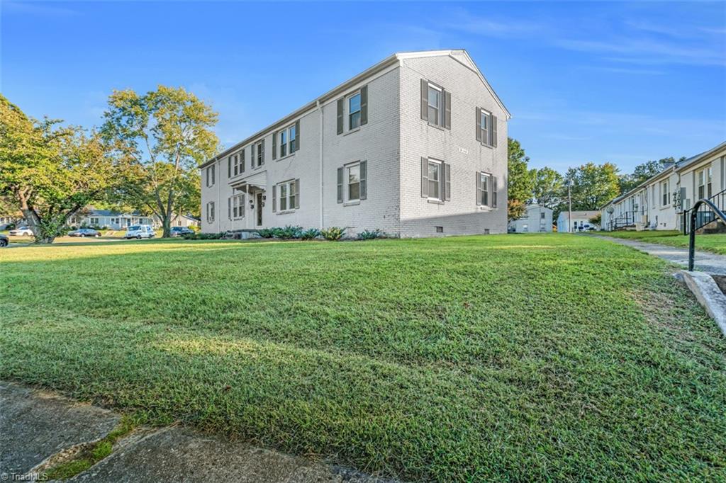 1700 Roslyn Drive # D Property Photo 5