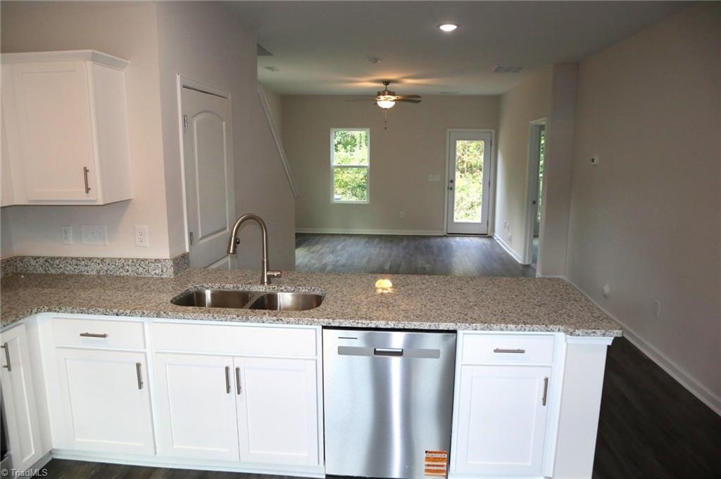 1112 Brooksridge Way # 1112 Property Photo 4