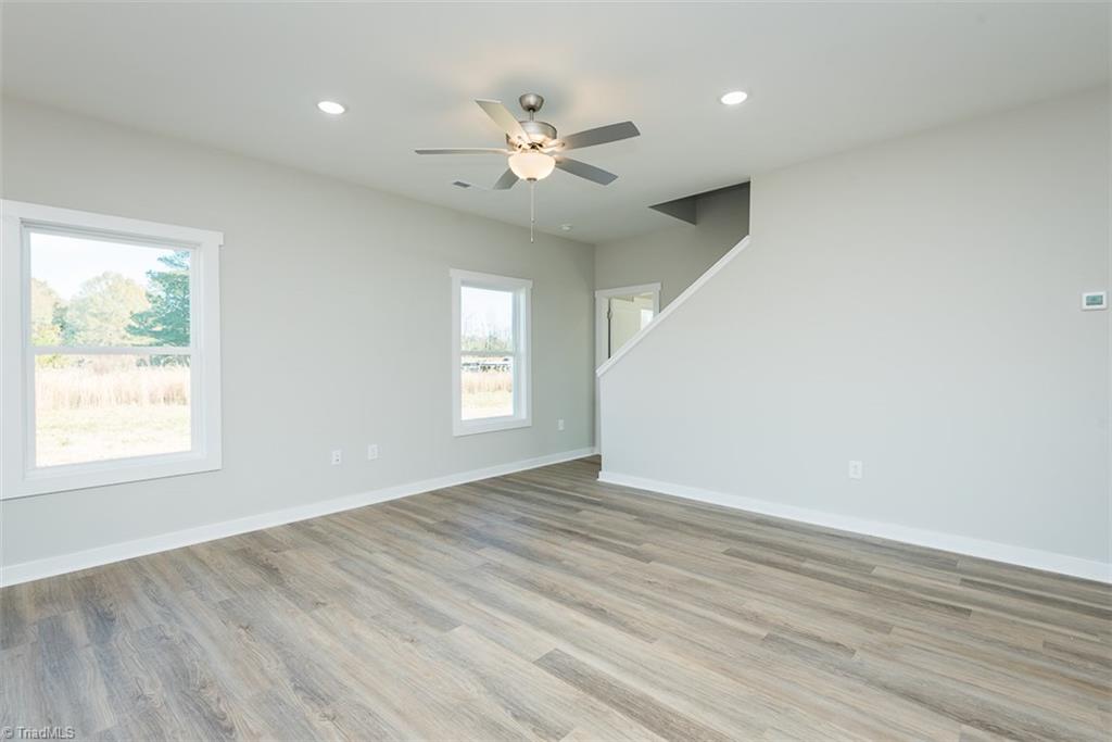 409 E Lee Avenue Property Photo 18