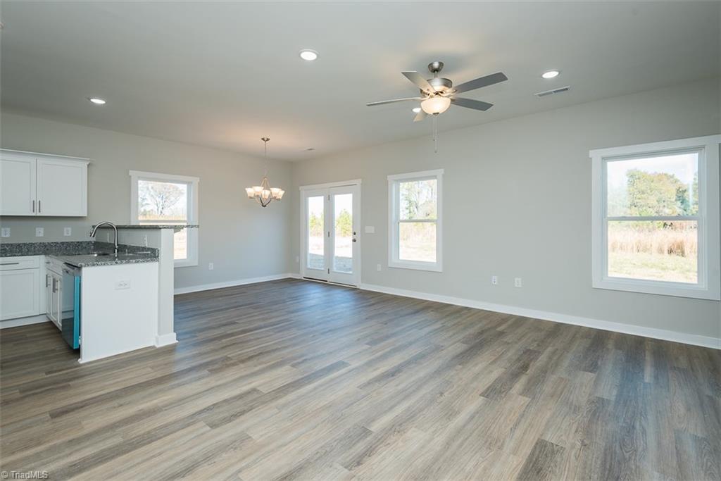 409 E Lee Avenue Property Photo 19