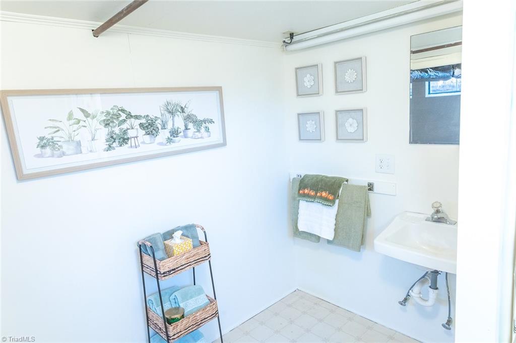 2043 Snow Hill Church Road Property Photo 45