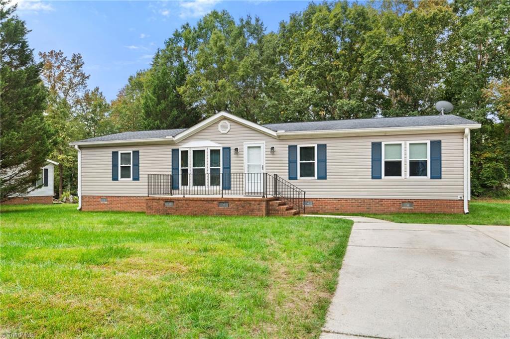5519 Bridgeway Drive Property Photo 1