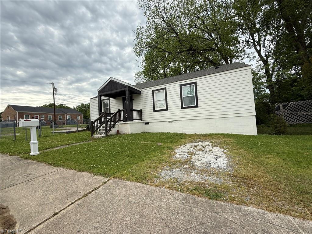 915 E Bragg Street Property Photo 1