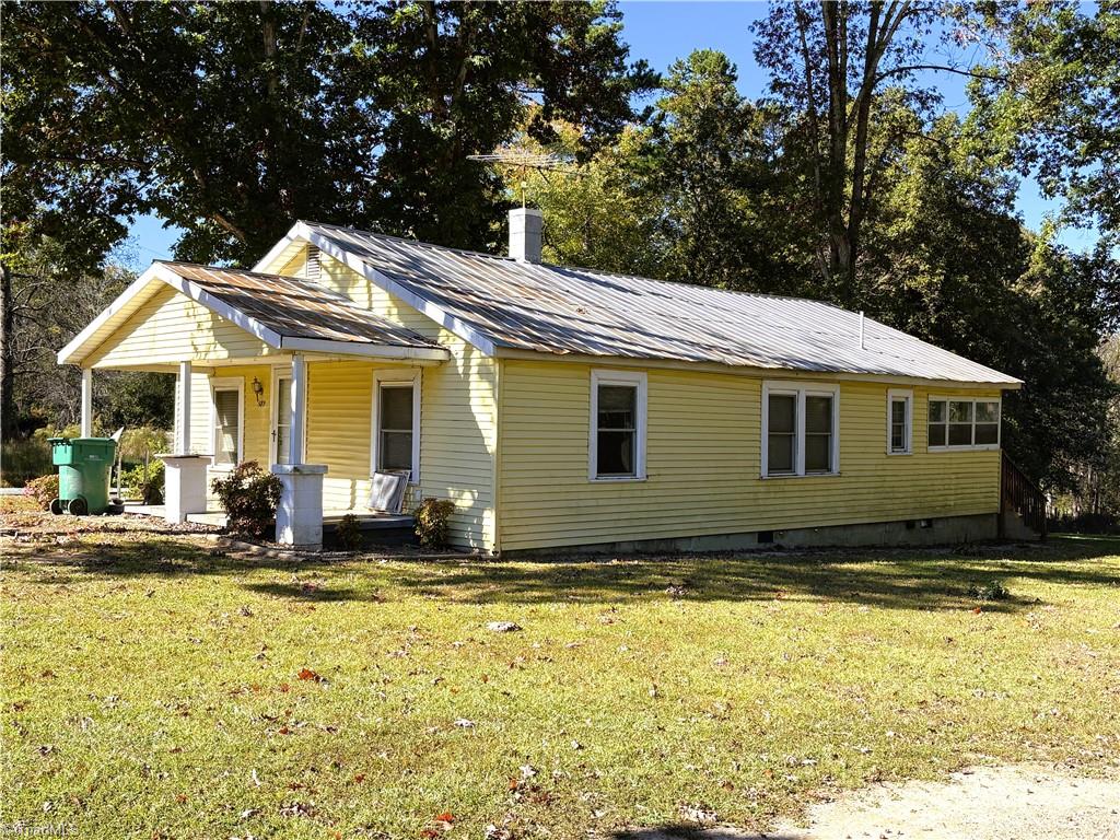 613 Barker Road Property Photo 2