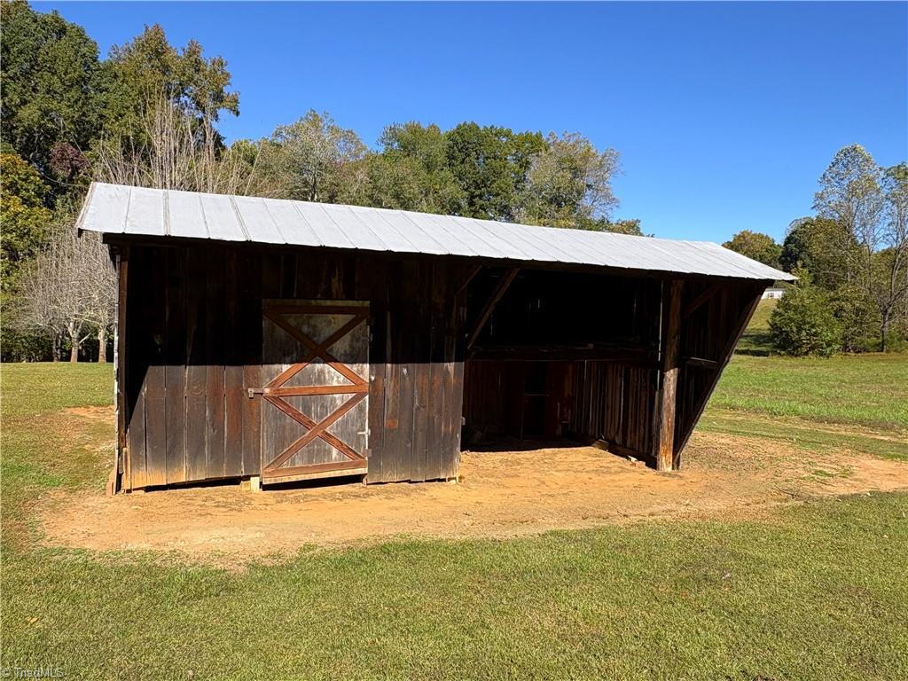 613 Barker Road Property Photo 8