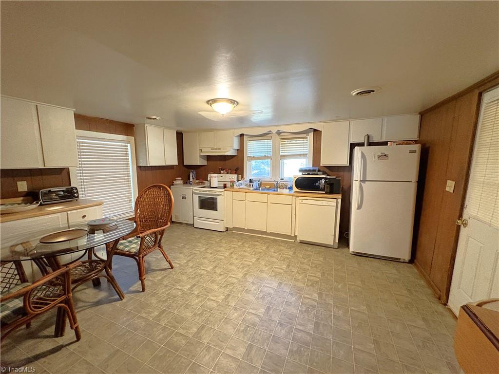 613 Barker Road Property Photo 42