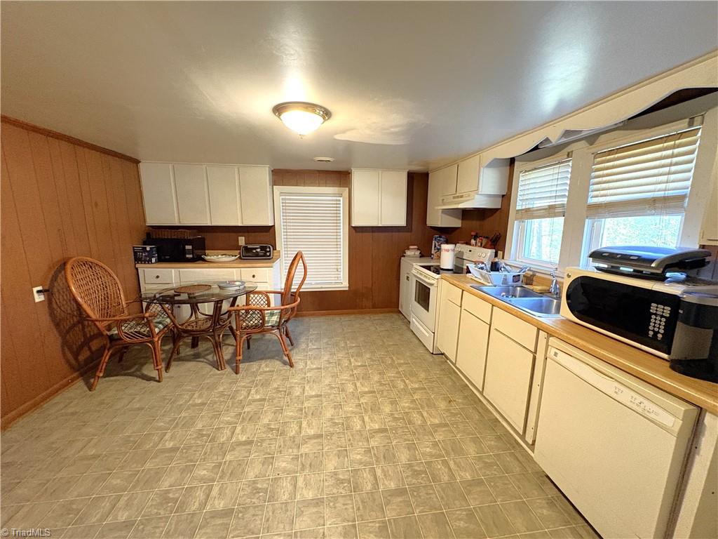 613 Barker Road Property Photo 43