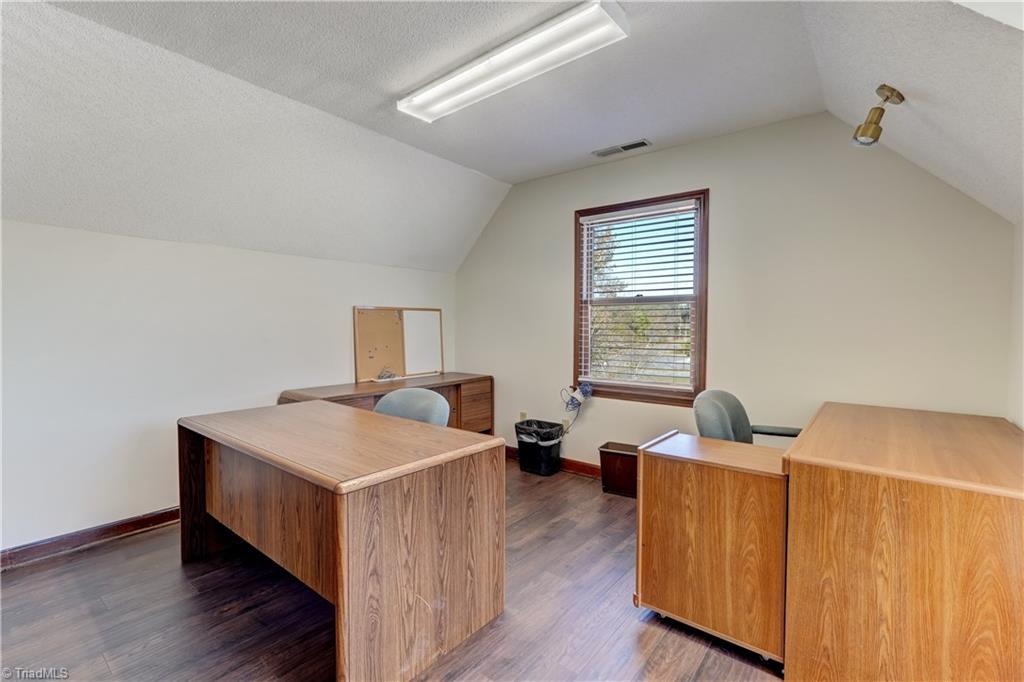1311 Freeway Drive Property Photo 17