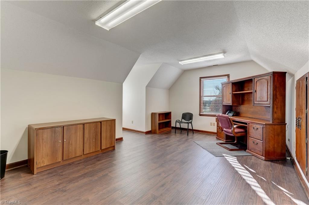 1311 Freeway Drive Property Photo 18