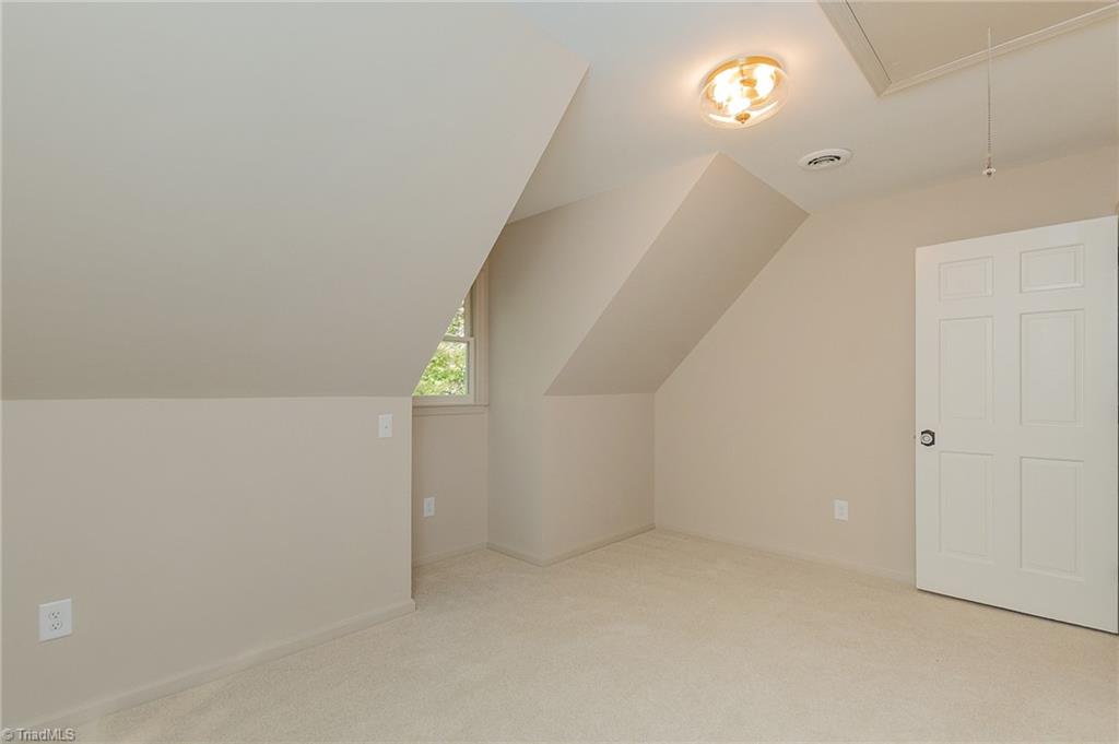 102 Tomahawk Trail Property Photo 41