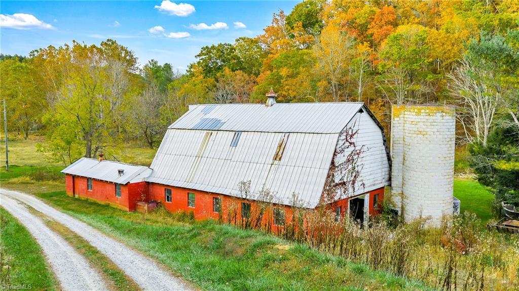 886 Jefferson Highway Property Photo 5