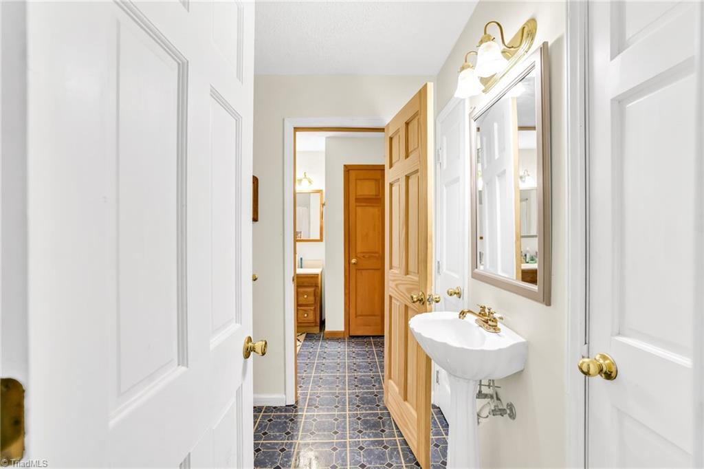 886 Jefferson Highway Property Photo 22