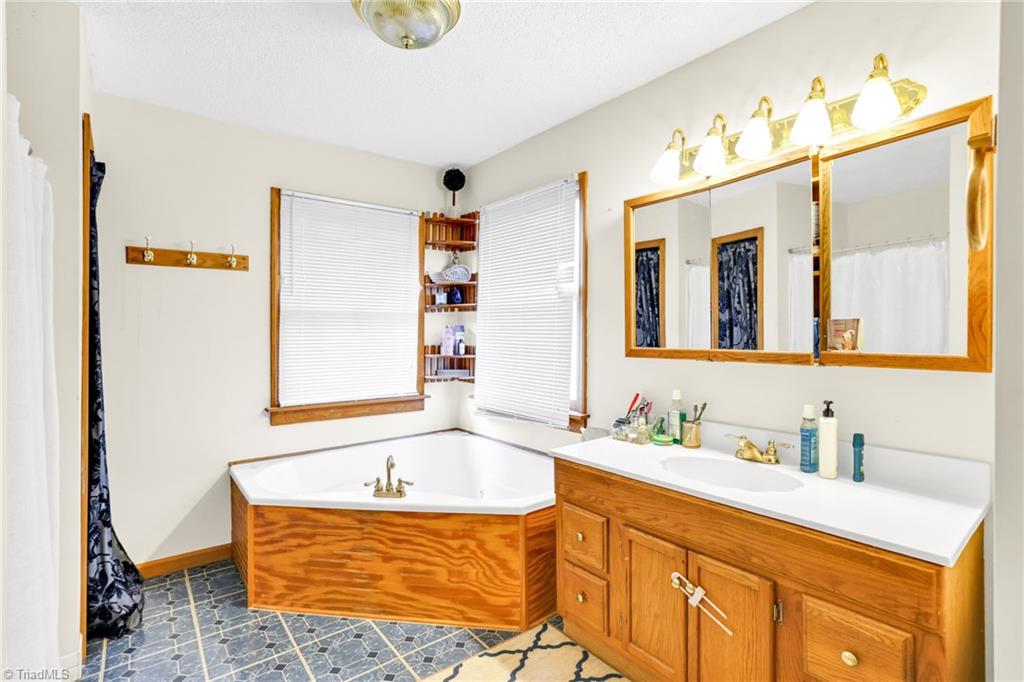 886 Jefferson Highway Property Photo 25