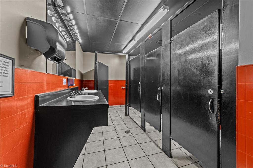 607 Main Street # 1 Property Photo 23