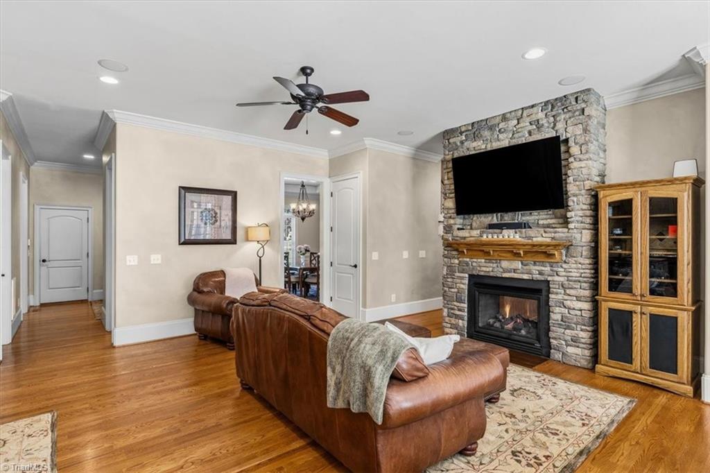 2304 Castleloch Court Property Photo 7