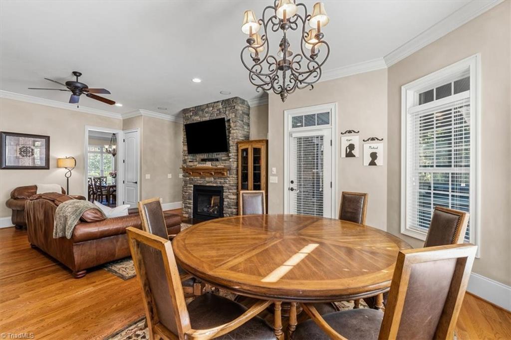 2304 Castleloch Court Property Photo 9