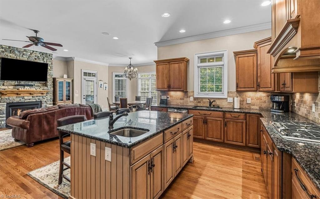 2304 Castleloch Court Property Photo 12