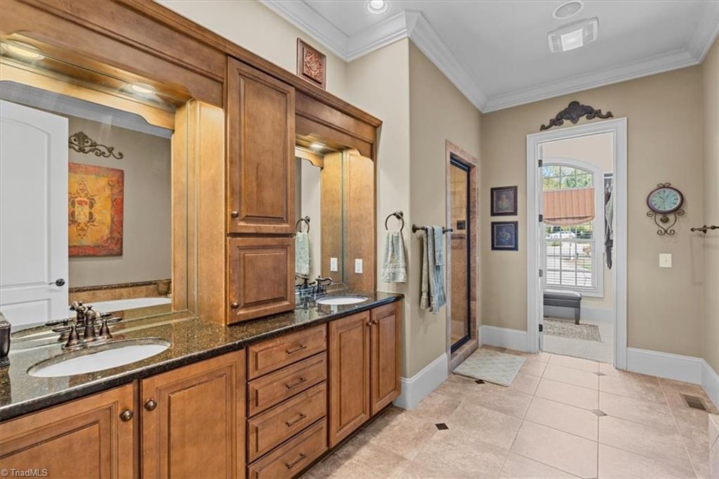 2304 Castleloch Court Property Photo 17