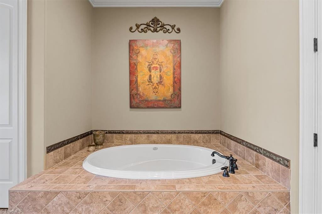 2304 Castleloch Court Property Photo 18